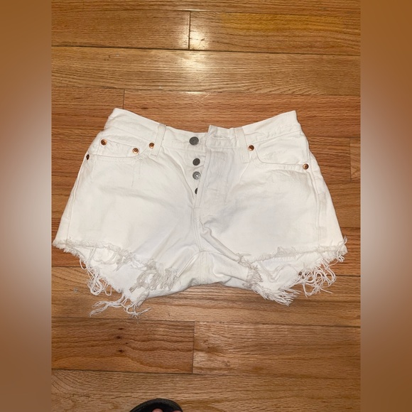 Levi’s 501 white denim shorts with five buttons size 25 - Picture 1 of 2